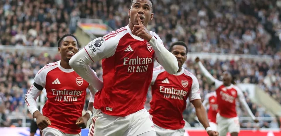 Jugador de Arsenal celebrando un gol en el estadio