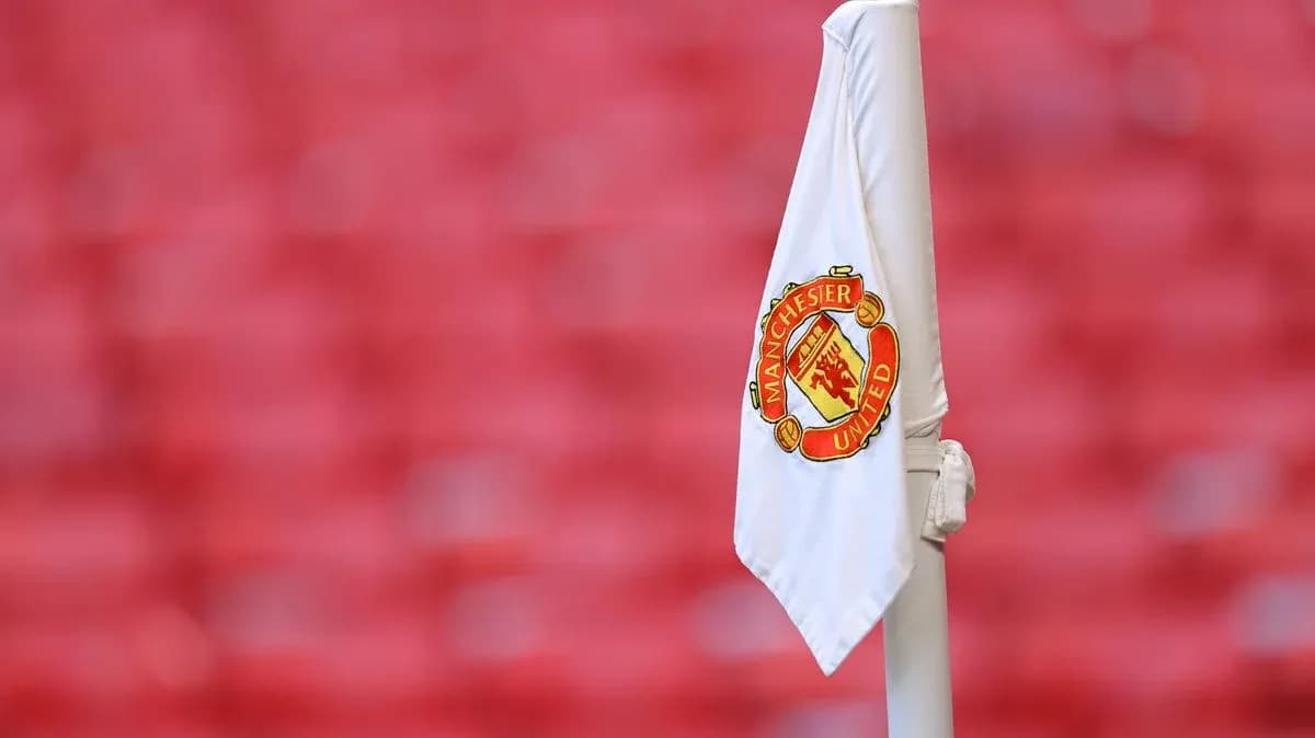 Bandera de córner de Manchester United en estadio