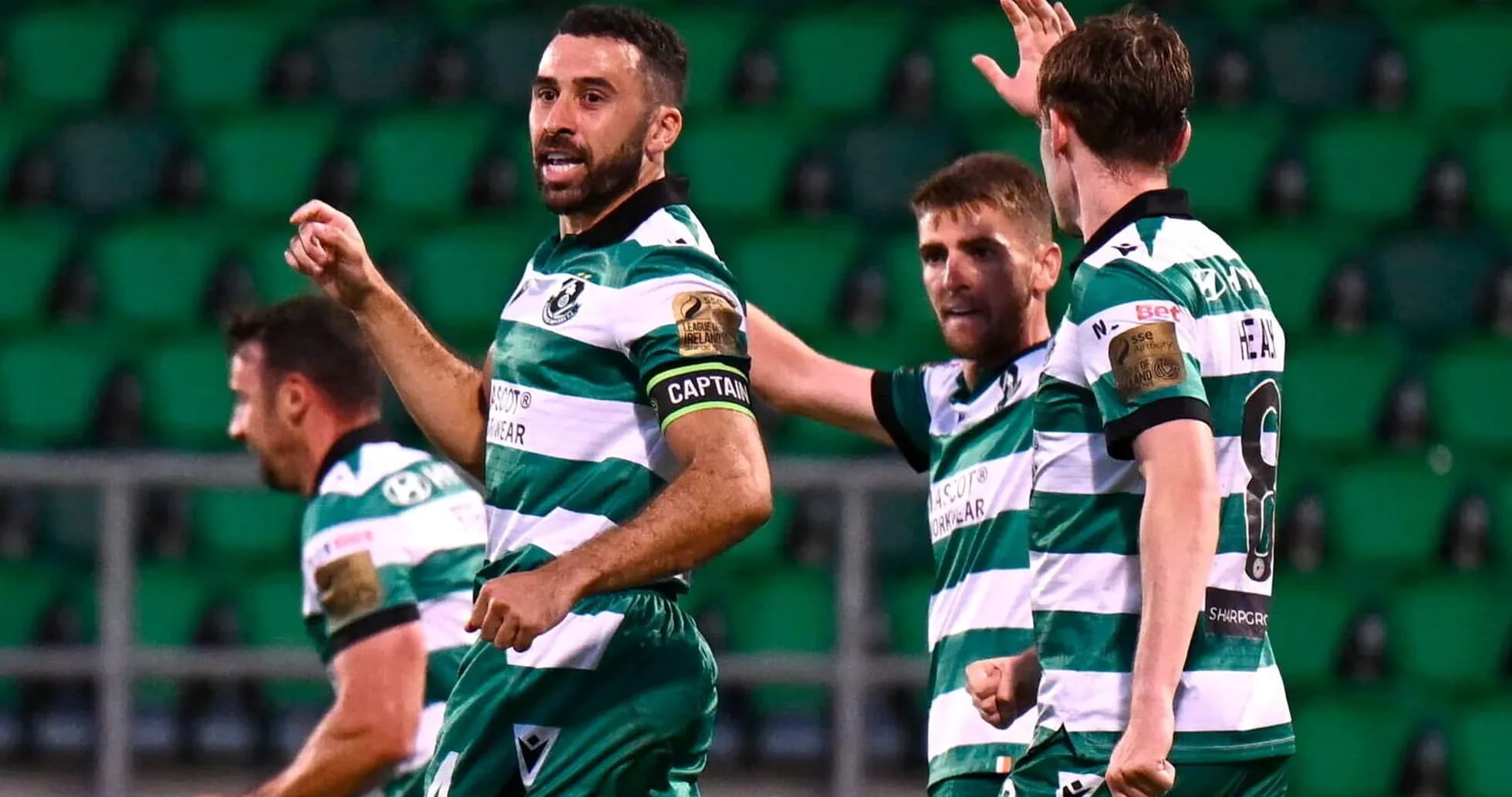 Jugadores del Shamrock Rovers celebrando un gol