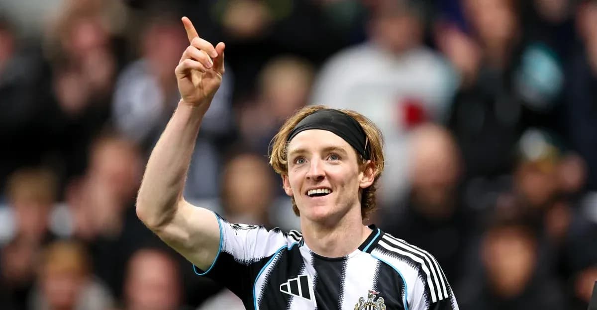 Jugador de Newcastle celebrando un gol en el estadio