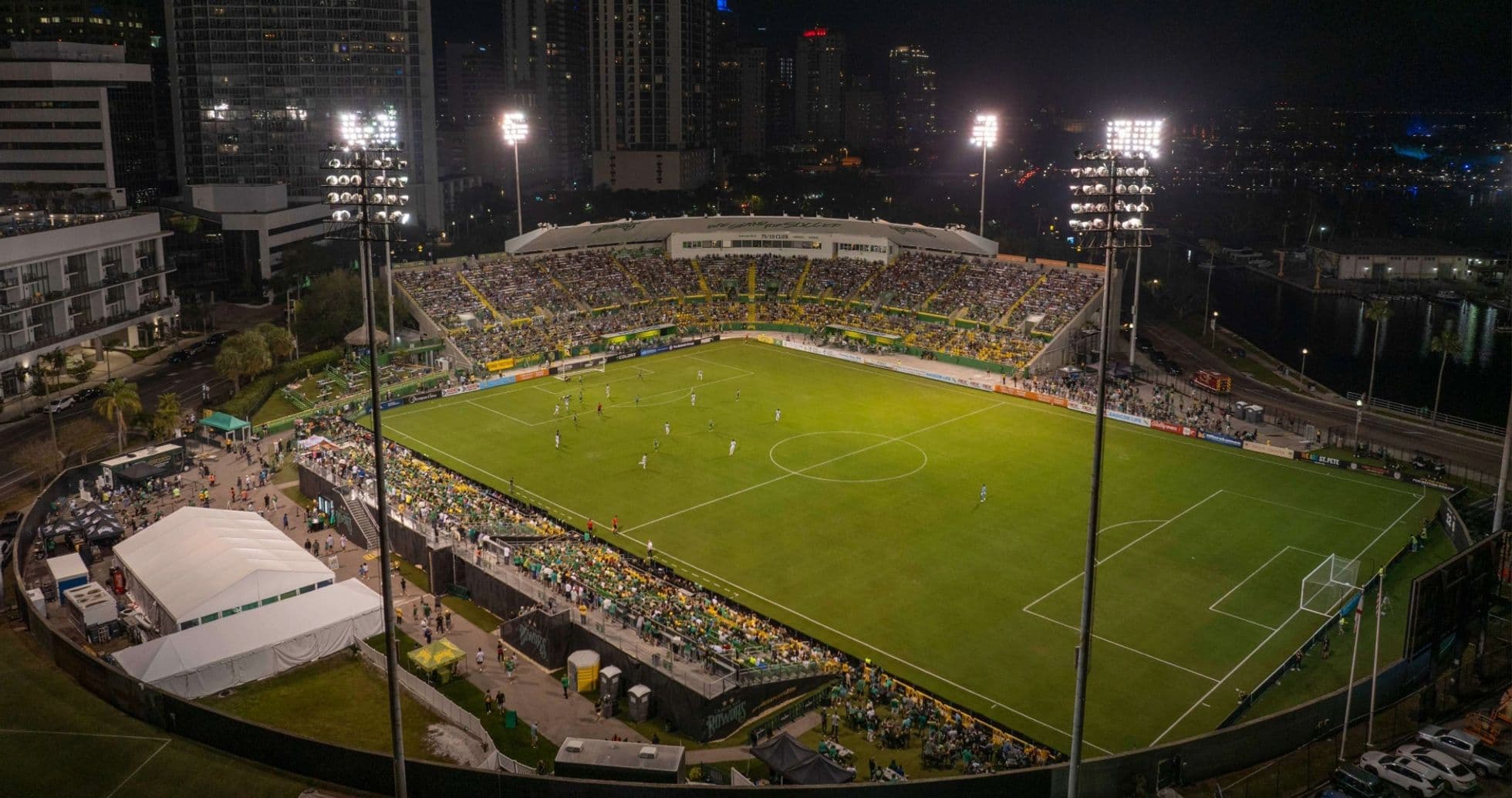Vista del estadio durante el partido de fútbol