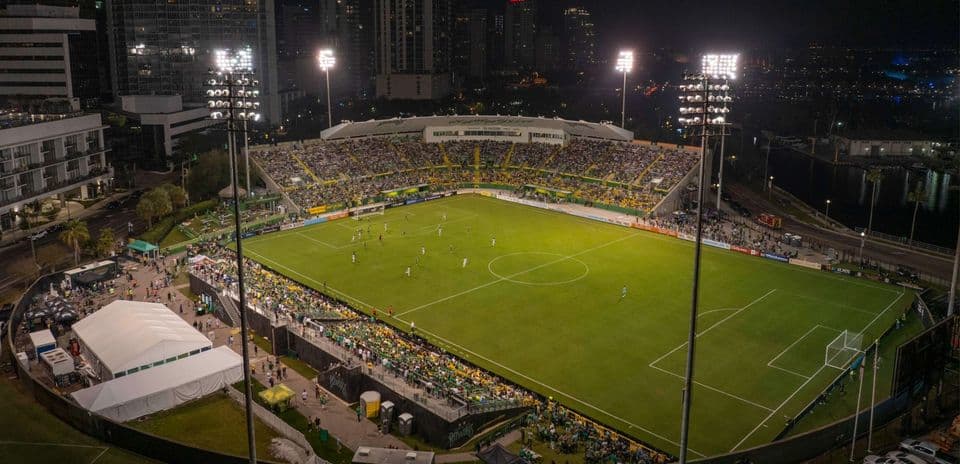 Vista del estadio durante el partido de fútbol
