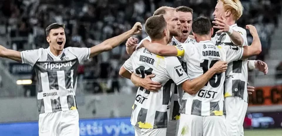 Celebración de los jugadores de Hradec Králové