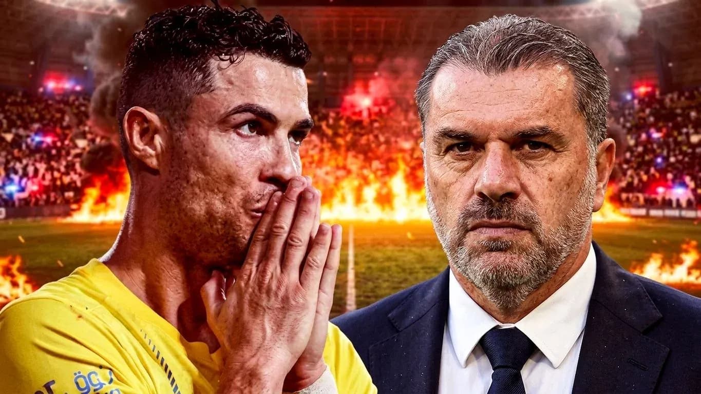 Cristiano Ronaldo y entrenador en fondo de estadio