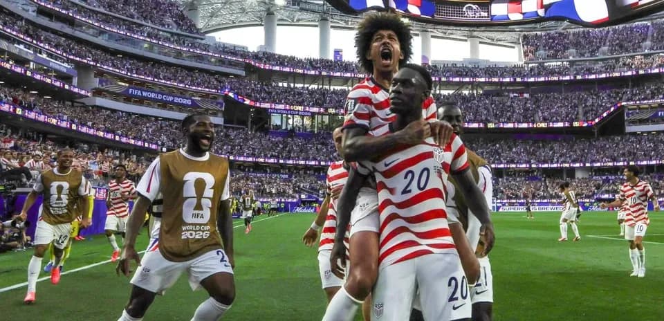 Jugadores de Estados Unidos celebrando un gol en Mundial