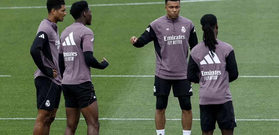 Cuatro jugadores de Real Madrid durante entrenamiento