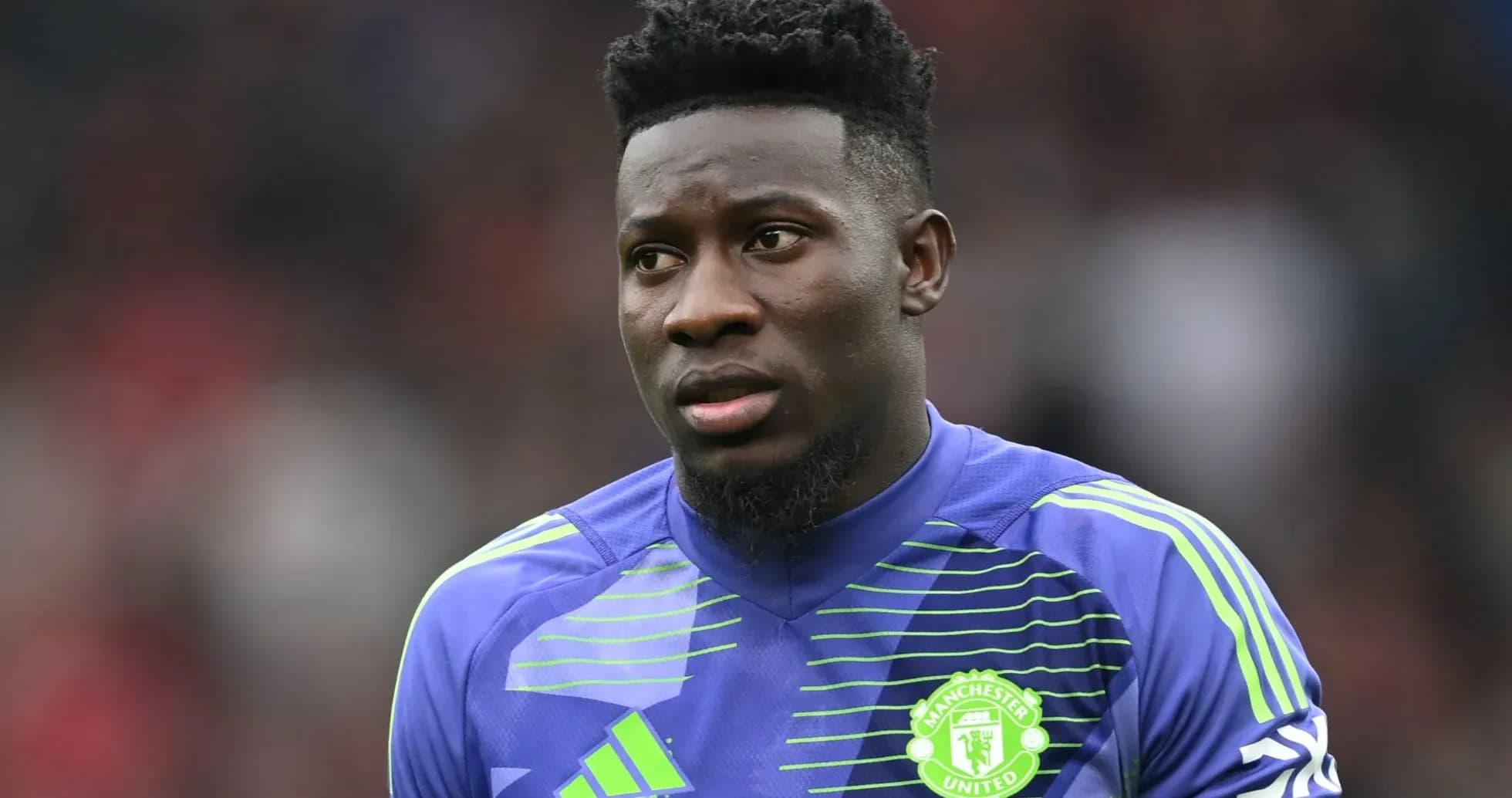 Portero de Manchester United en uniforme durante partido