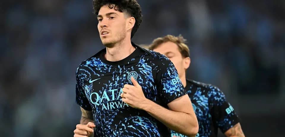 Jugador corriendo durante el calentamiento en el estadio