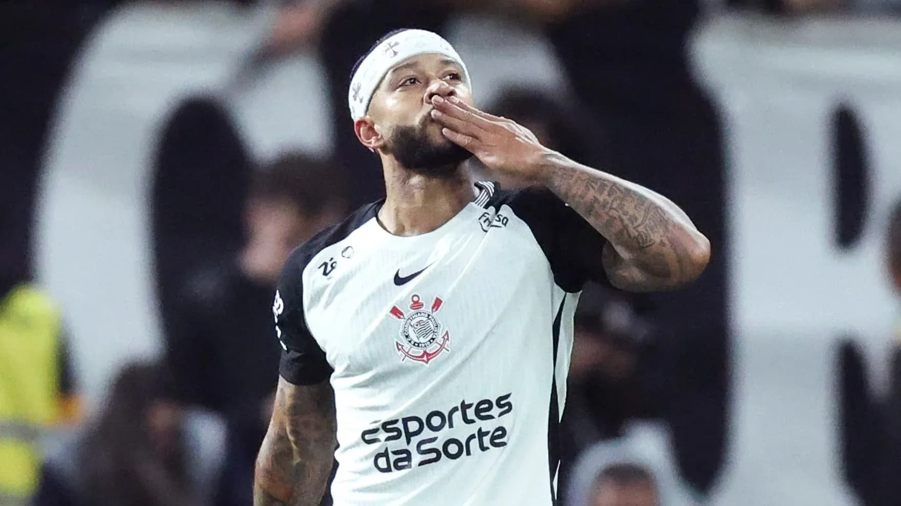 Jugador del Corinthians celebra con un beso al público Jugador del Corinthians celebra con un beso al público