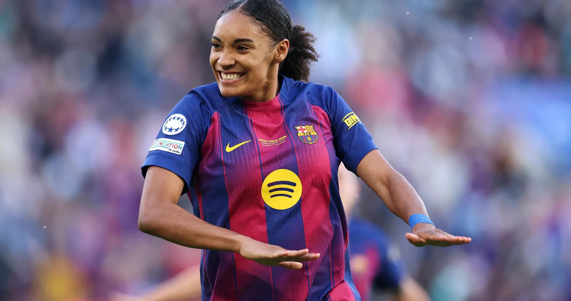 Jugadora del Barcelona celebrando un gol en partido