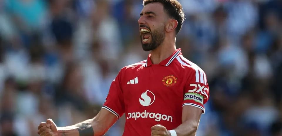 Jugador de Manchester United celebrando con entusiasmo