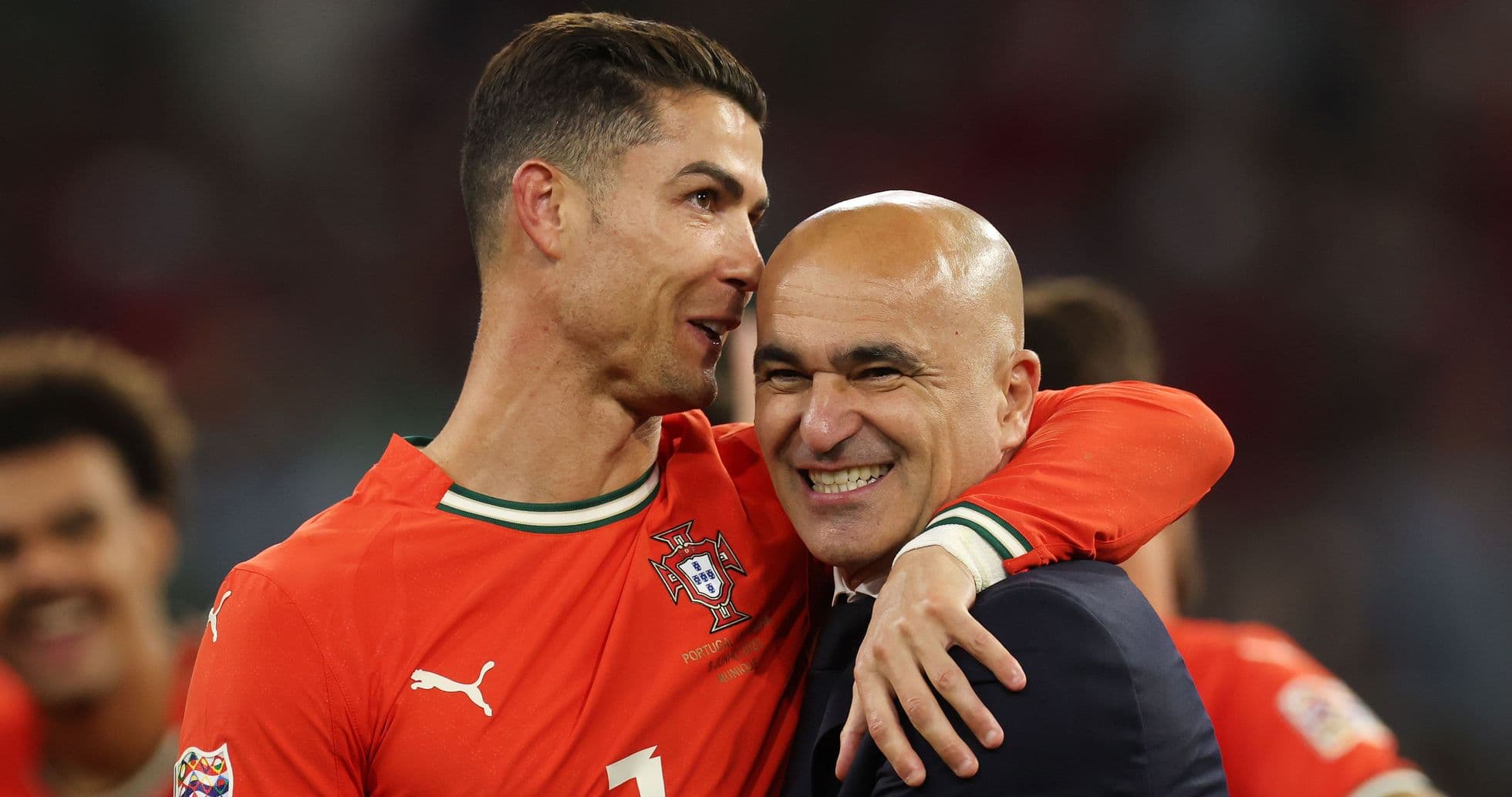 Cristiano Ronaldo y entrenador celebrando tras partido