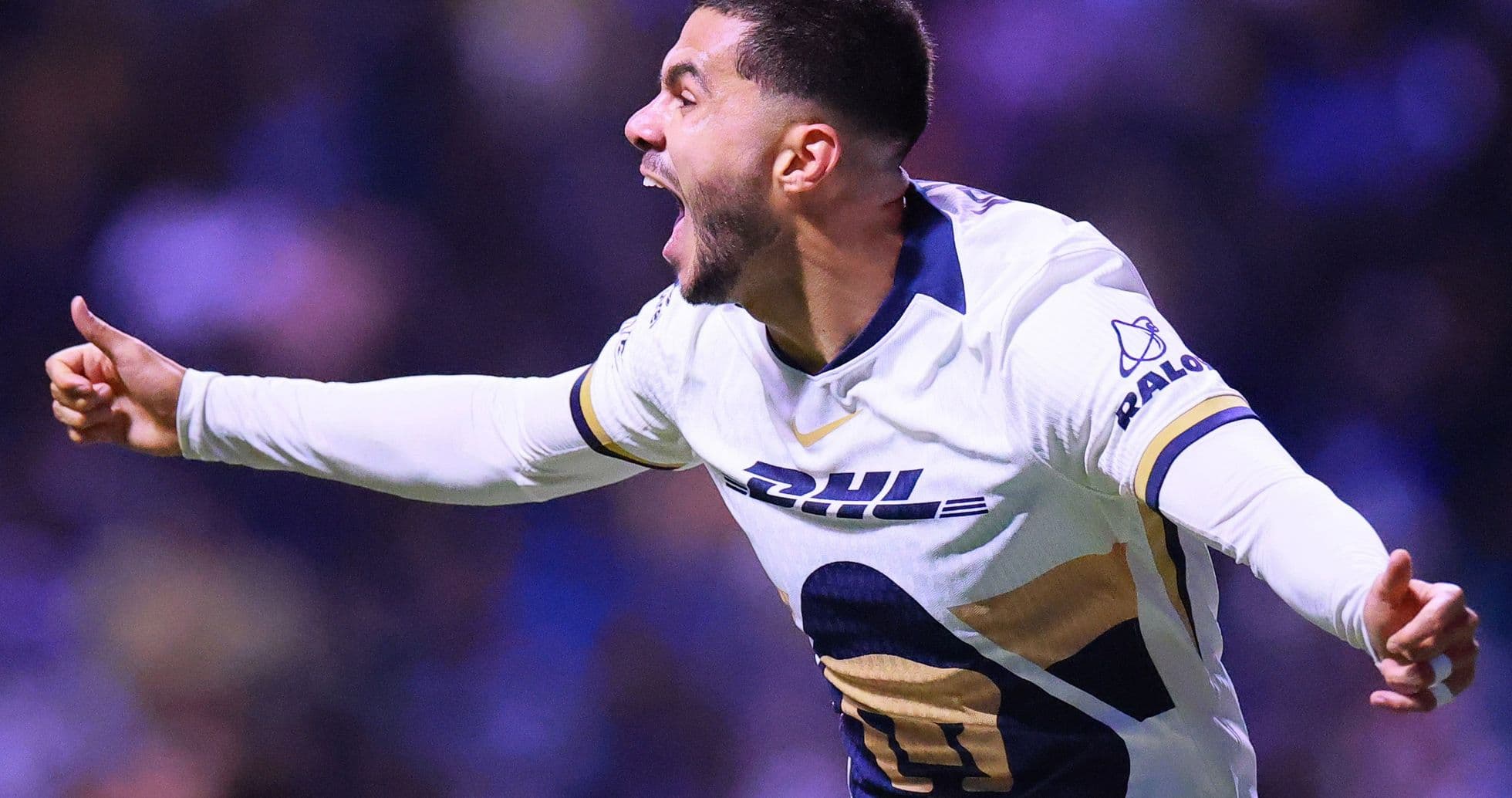 Jugador celebrando un gol en Liga MX