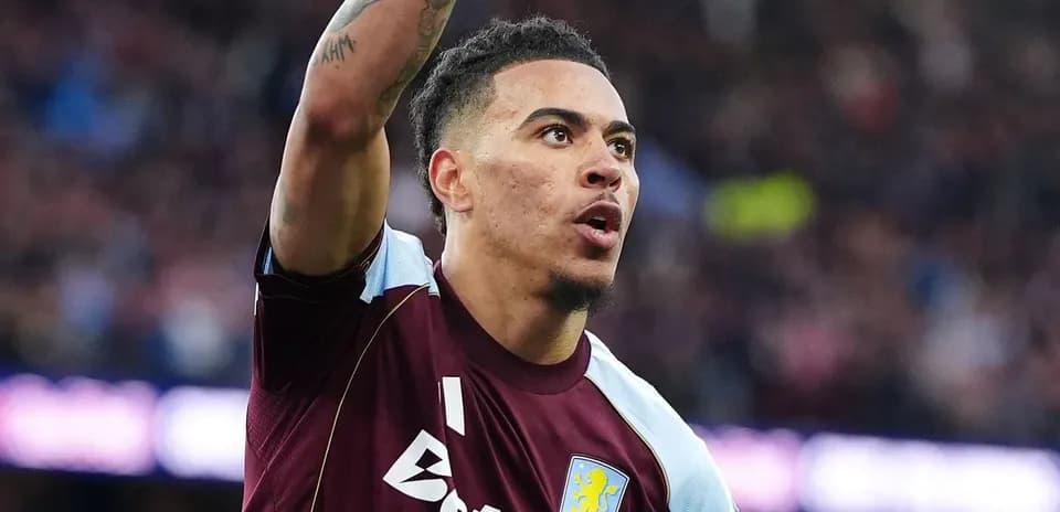 Jugador de Aston Villa celebrando un gol