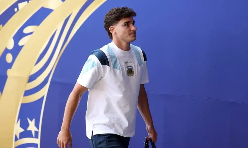Jugador argentino entrando a la sala de prensa