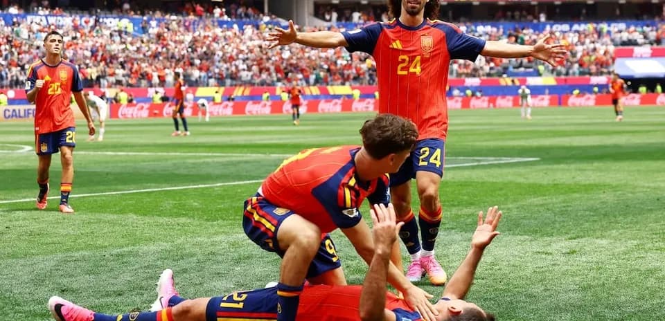 Jugadores de España celebrando un gol