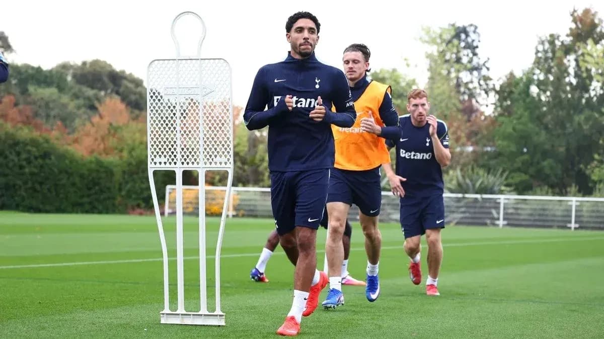 Jugadores de Tottenham corriendo en entrenamiento