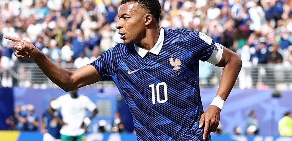 Kylian Mbappé supera a Ronaldo y brilla en el triunfo de Francia sobre Suecia en el Mundial