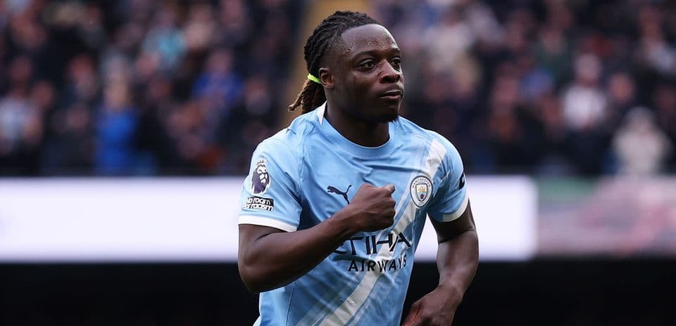 Jeremy Doku firma extensión de contrato por cinco años con Manchester City