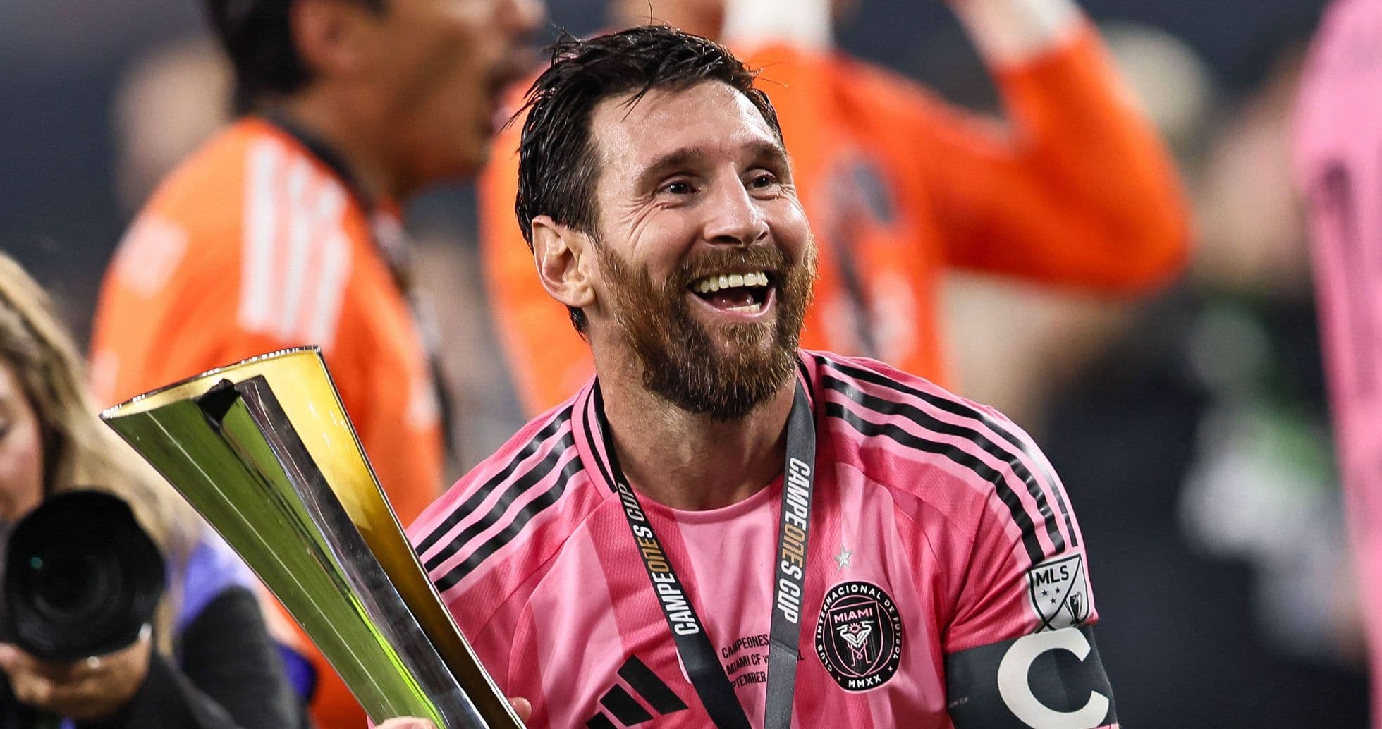 Carolina Holguin pide a Lionel Messi cuidar la historia de Eldense tras la compra del club