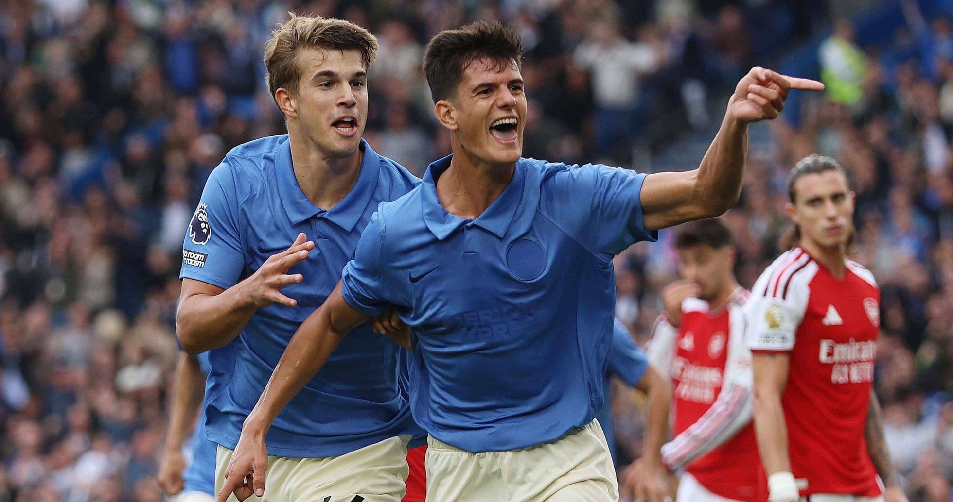 Chema Andrés disfruta su golazo en el triunfo 3-0 del Brighton sobre Arsenal