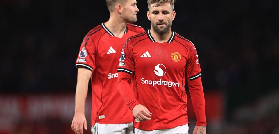 Paul Scholes pide al Manchester United fichar al defensa Lewis Hall tras dificultades de Luke Shaw
