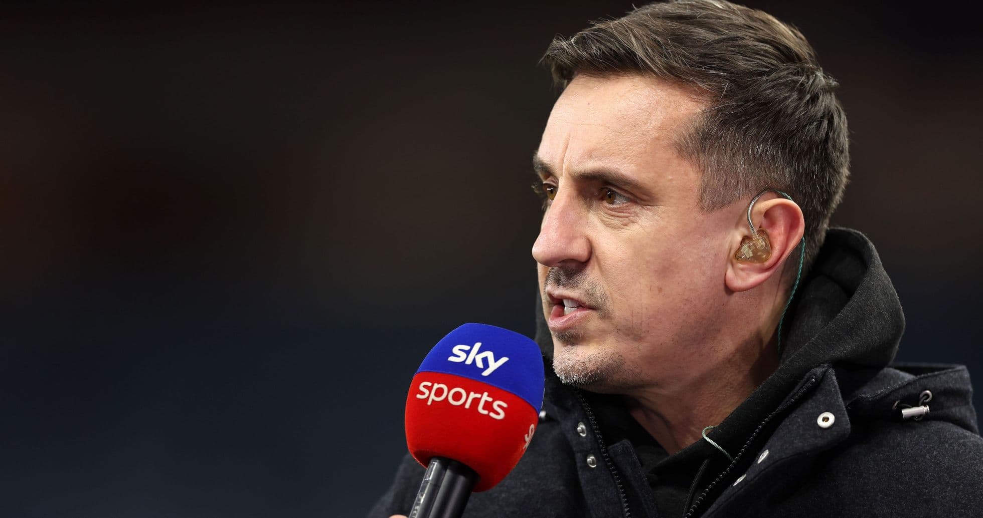 Gary Neville confía en que Arsenal ganará la Premier League por su defensa superior