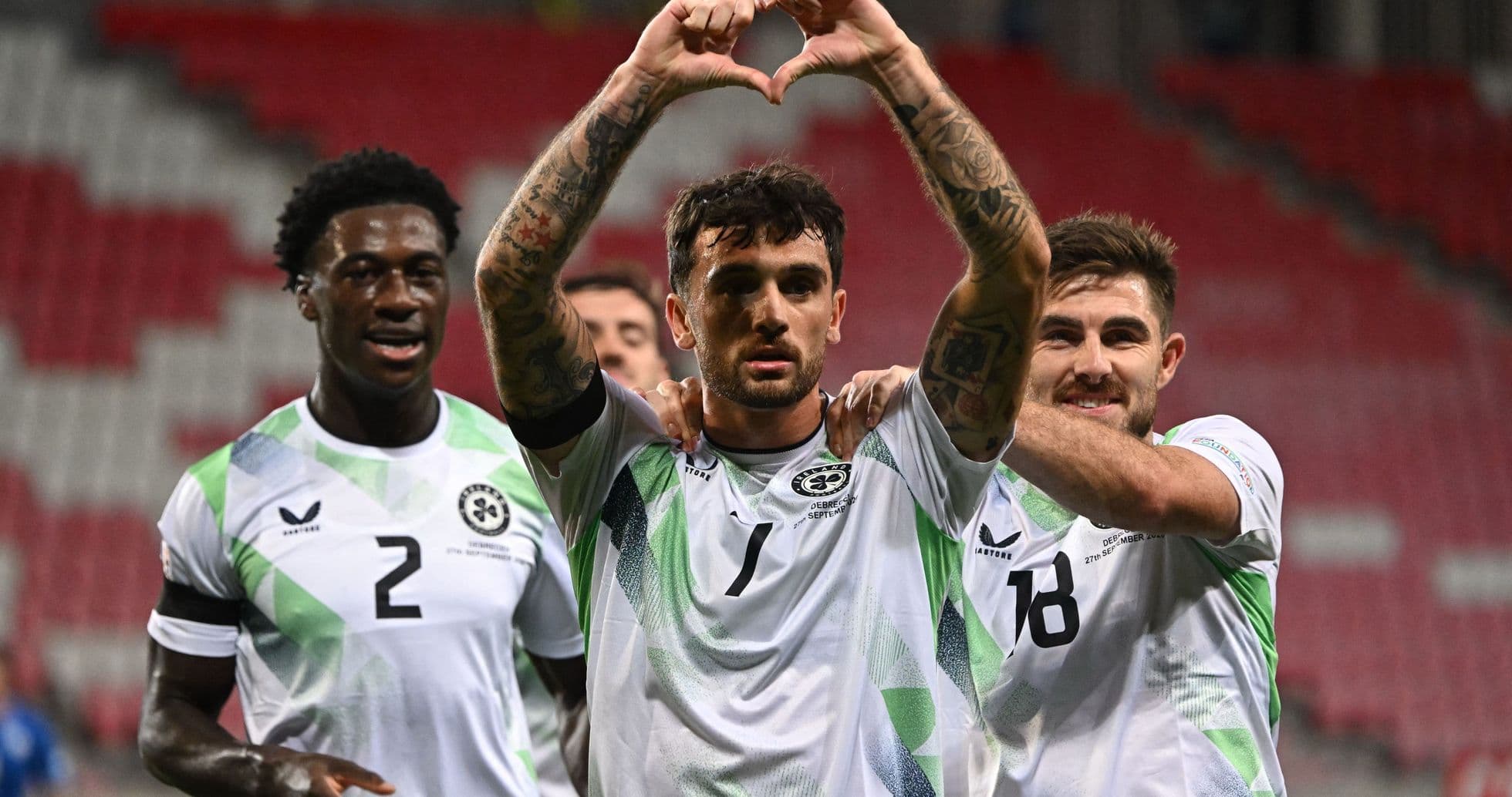 La República de Irlanda gana 3-0 a Israel en la Liga de Naciones con protestas y brazaletes negros
