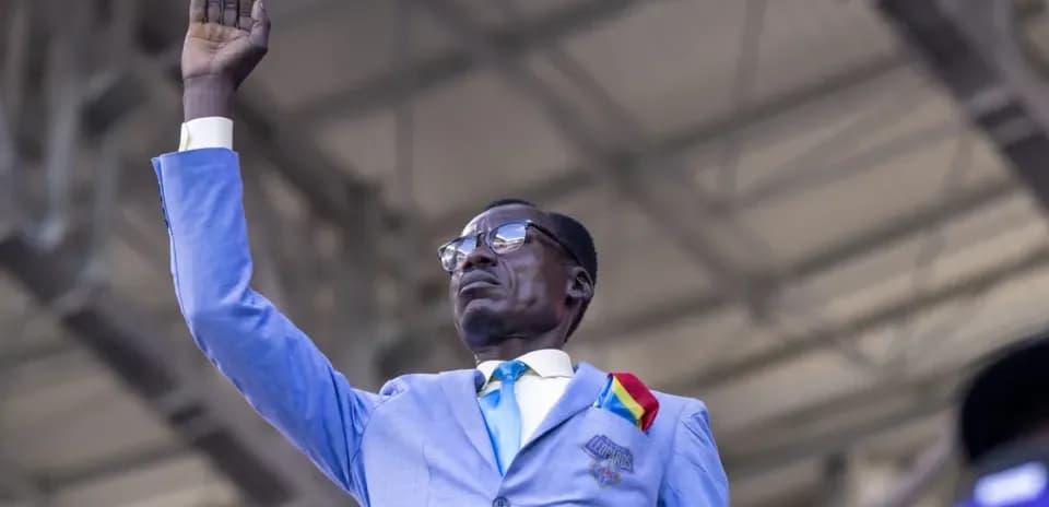 Conoce a Lumumba Vea, el icónico fanático de la RDC que parece una estatua en los partidos
