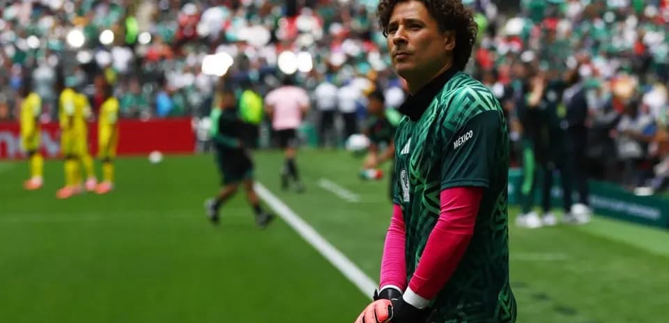 Por qué Guillermo Ochoa no juega con México esta noche y la historia que está haciendo en el Mundial
