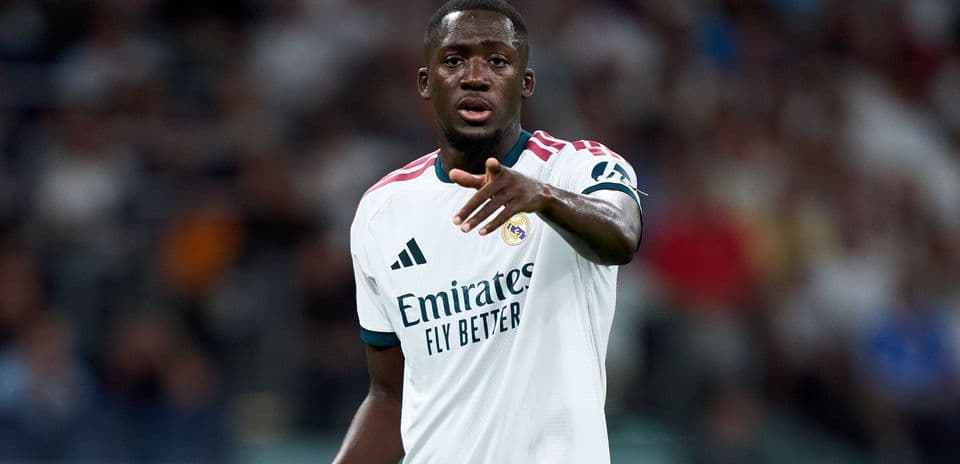Ibrahima Konate se retira de la selección francesa por lesión; Leny Yoro recibe su primera convocatoria