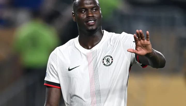Napoli muestra interés en Benoit Badiashile como posible fichaje desde Chelsea