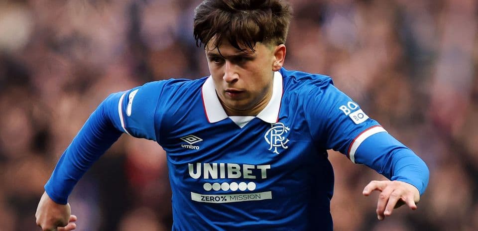 Rangers enfrentan dificultades para repatriar a Mikey Moore mientras exdefensor considera improbable su regreso
