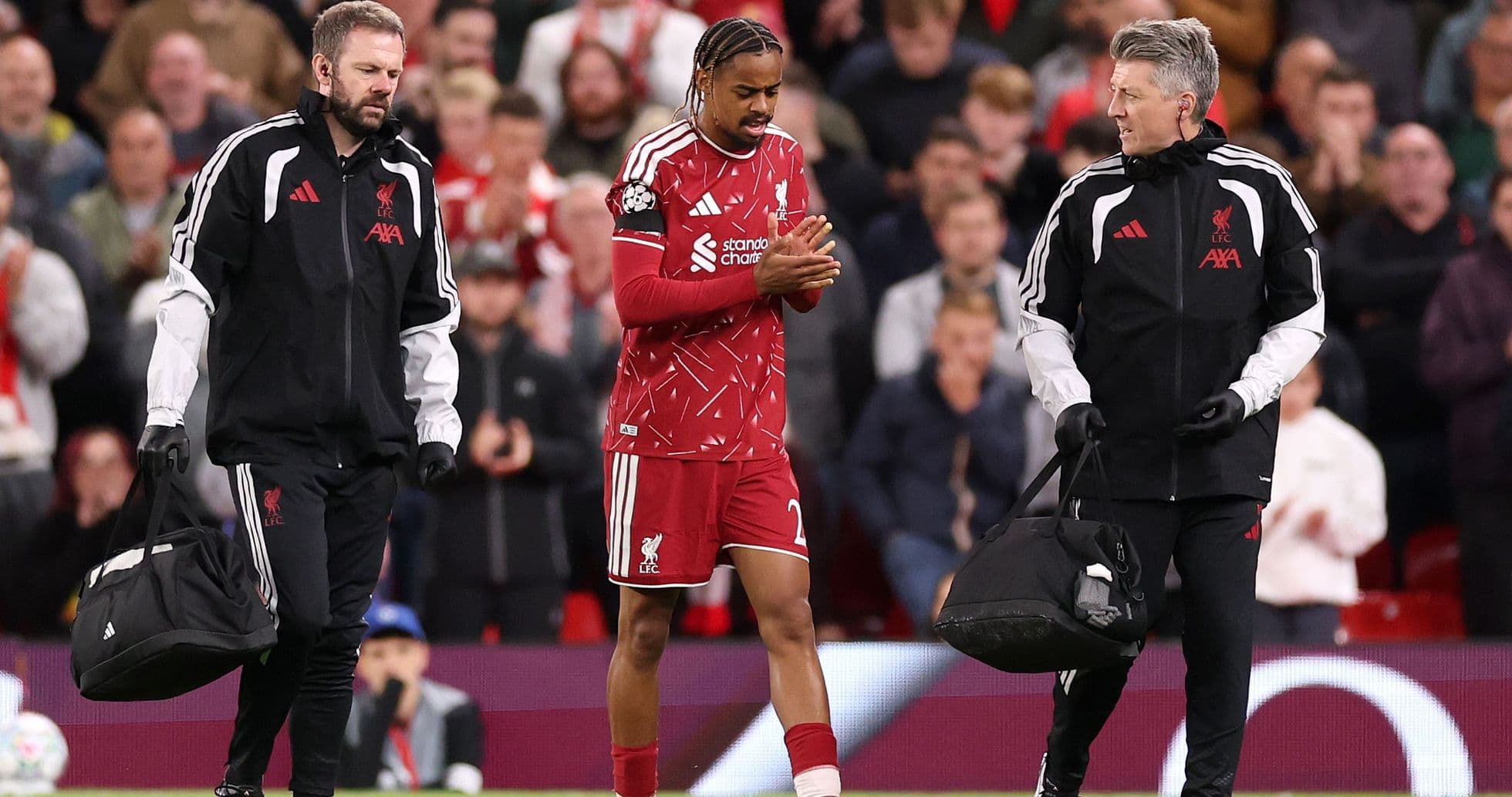 Preocupación por lesión de Bradley Barcola en su debut con Liverpool, pero Iraola tranquiliza
