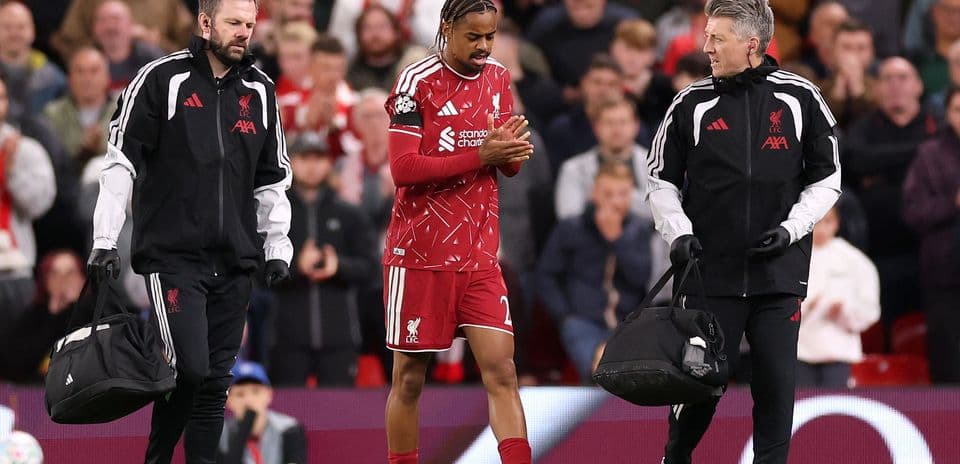 Preocupación por lesión de Bradley Barcola en su debut con Liverpool, pero Iraola tranquiliza