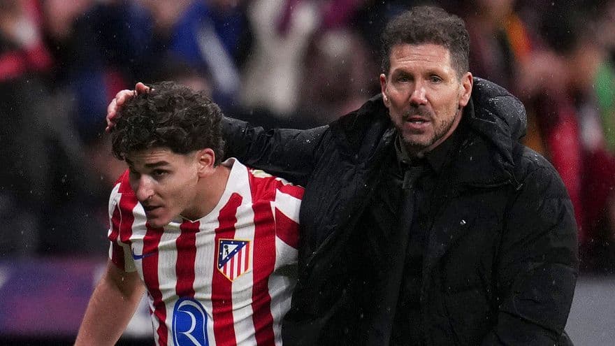 Diego Simeone enfadado con Julián Álvarez por su deseo de irse al Barcelona
