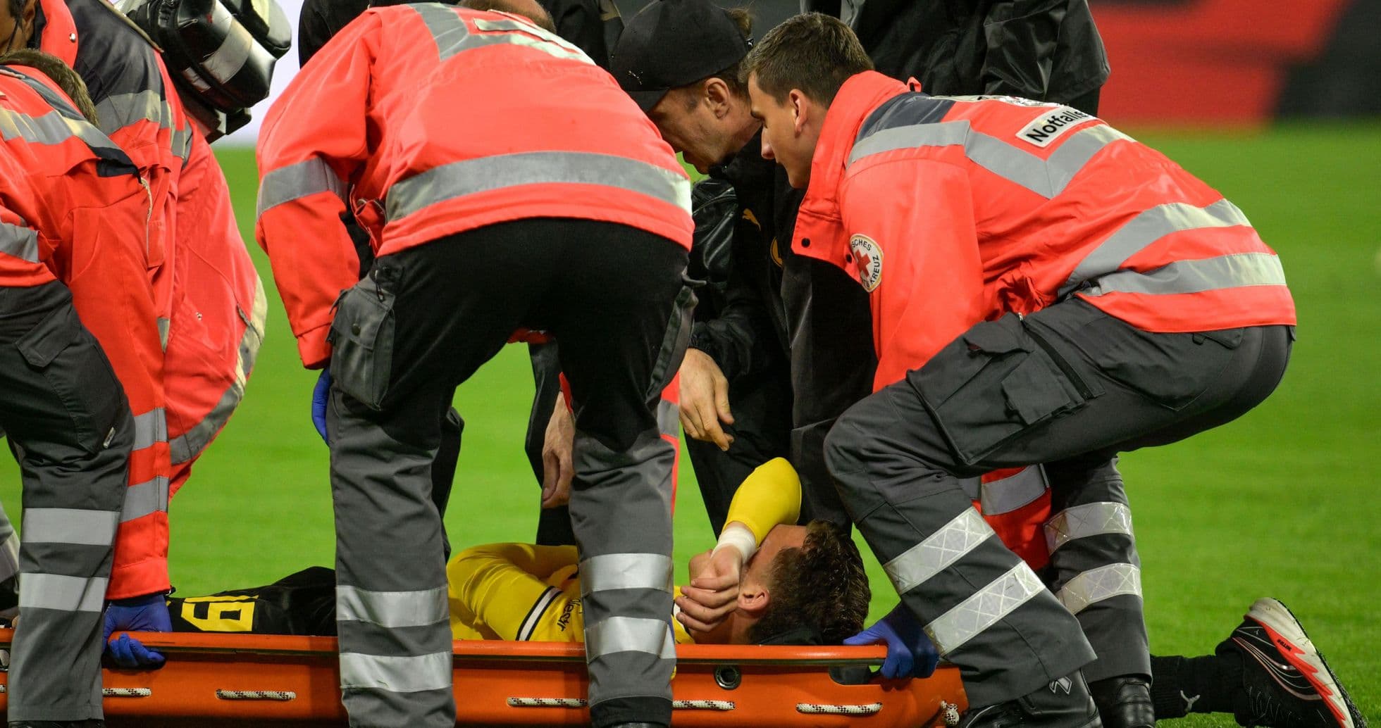 Konstantinos Karetsas, joven estrella del Borussia Dortmund, hospitalizado tras desplomarse en su debut en la Champions League