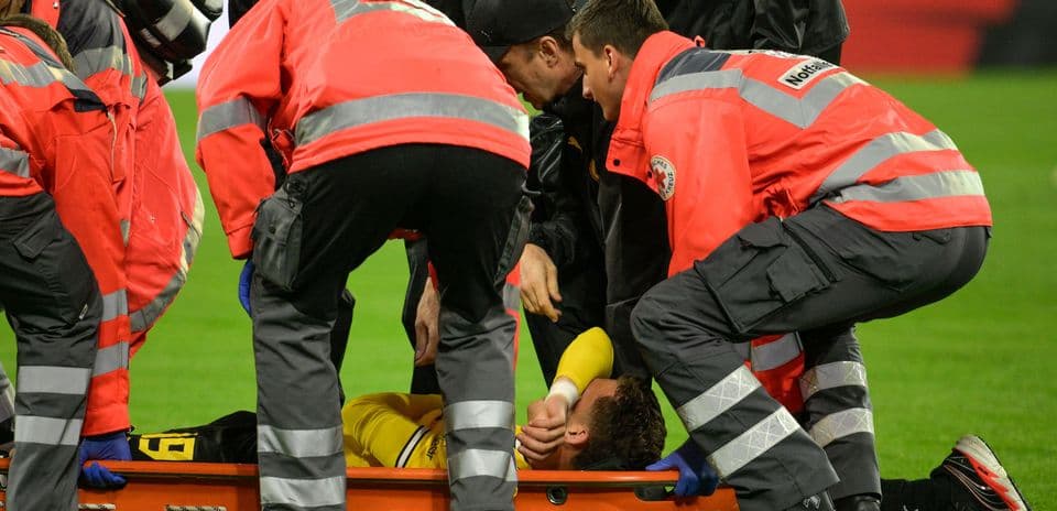 Konstantinos Karetsas, joven estrella del Borussia Dortmund, hospitalizado tras desplomarse en su debut en la Champions League