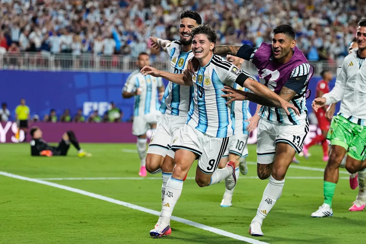Julián Álvarez guía a Argentina a semifinales con golazo en tiempo extra ante Suiza