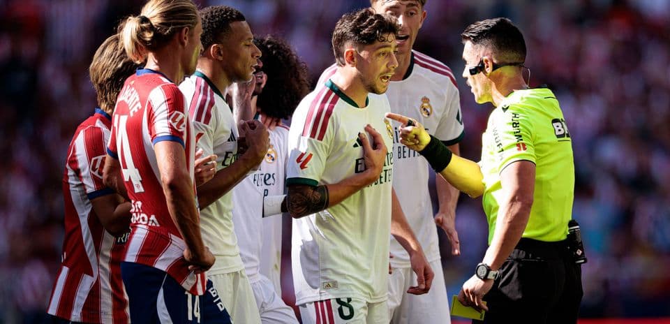 Real Madrid TV acusa al árbitro tras polémica derrota en el derbi contra Atlético
