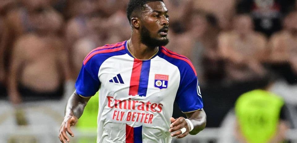 Ainsley Maitland-Niles regresa a la Premier League tras fichar por el Everton desde Lyon