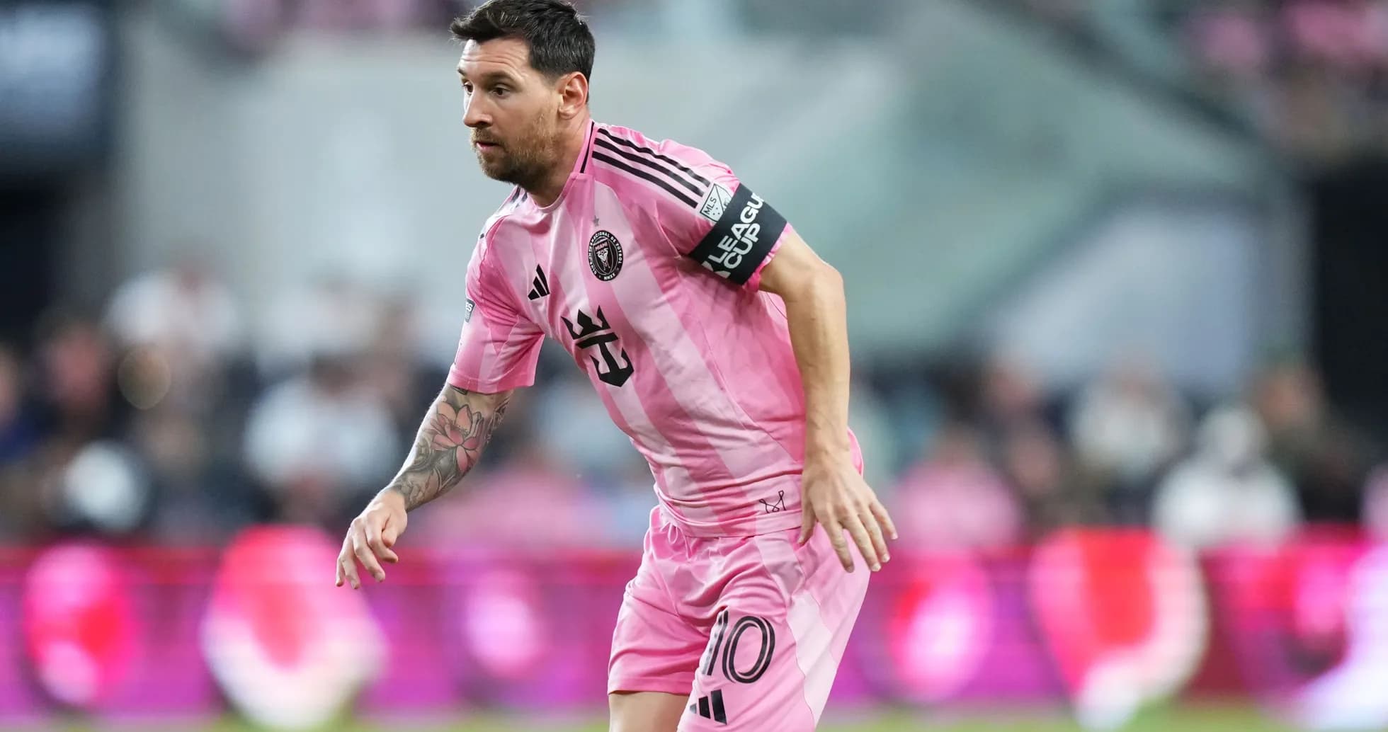Lionel Messi corriendo en partido con Inter Miami Lionel Messi corriendo en partido con Inter Miami