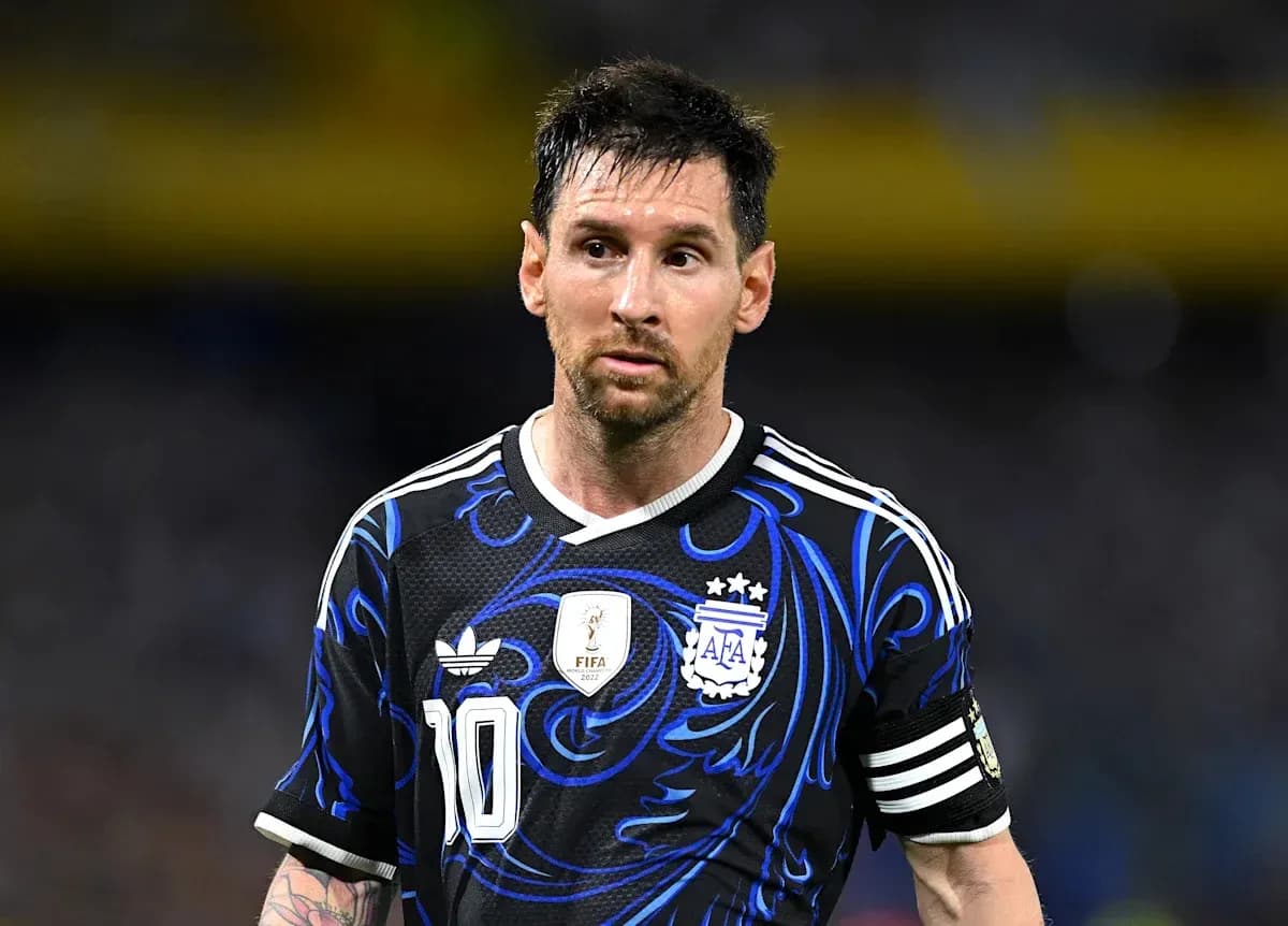 Lionel Messi en camiseta de Argentina durante partido Lionel Messi en camiseta de Argentina durante partido