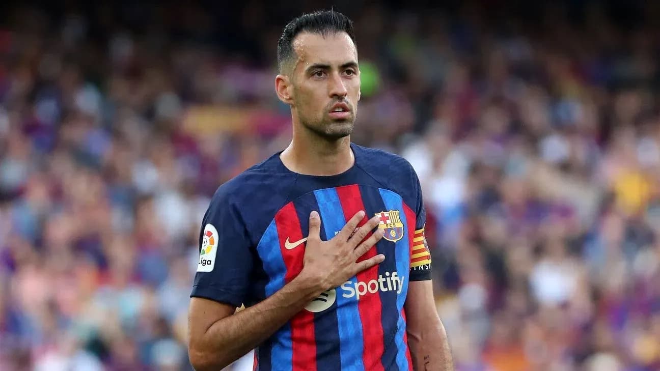 Jugador del FC Barcelona con mano en el corazón Jugador del FC Barcelona con mano en el corazón