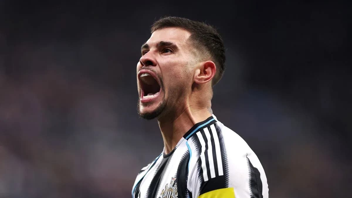 Jugador de Newcastle gritando durante el partido Jugador de Newcastle gritando durante el partido