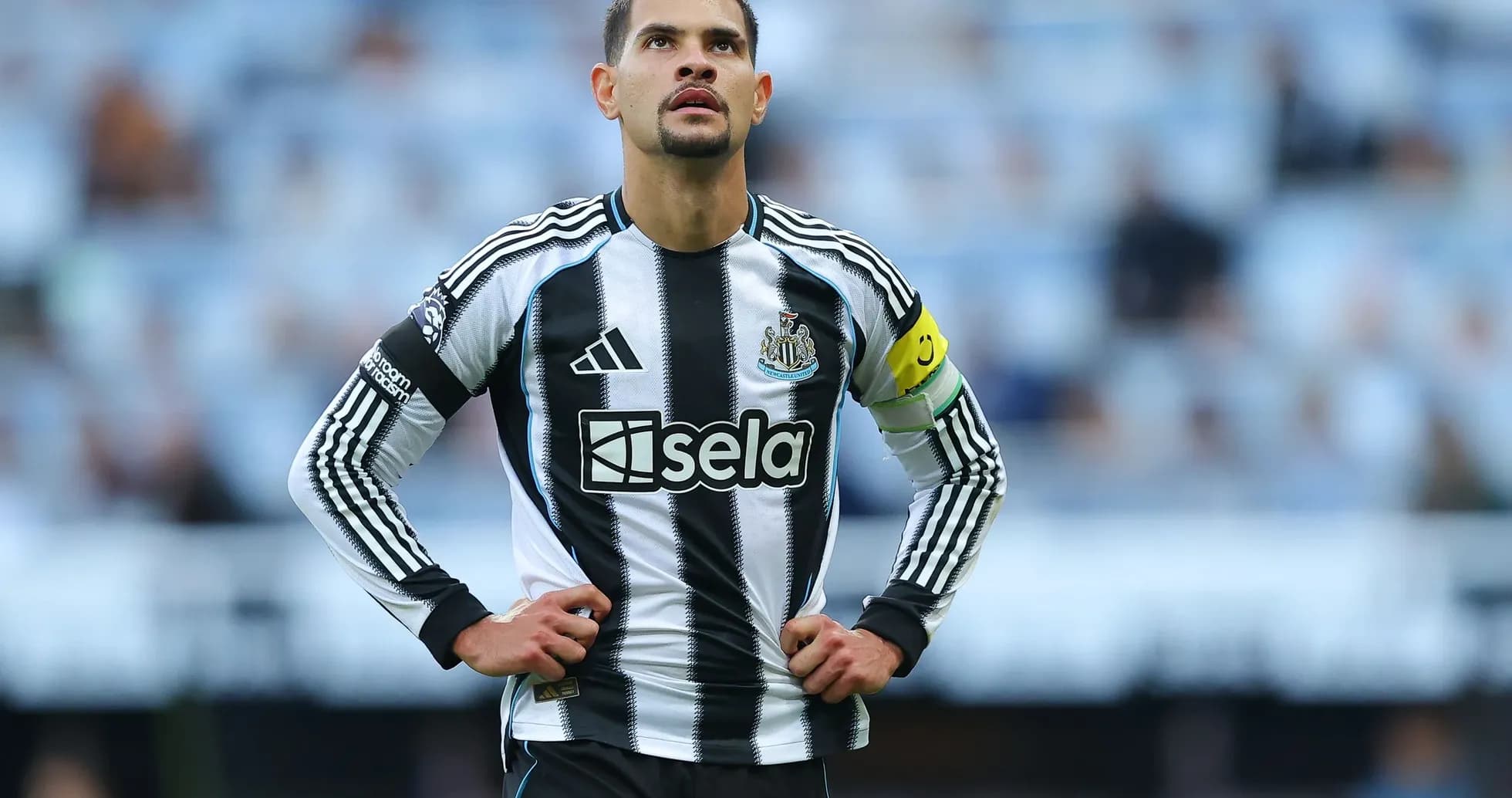 Jugador de Newcastle en acción durante el partido Jugador de Newcastle en acción durante el partido