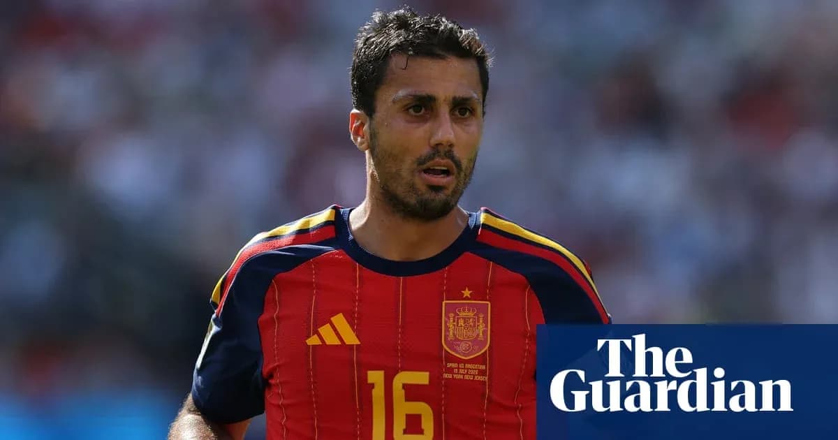 Jugador de España en partido de fútbol Jugador de España en partido de fútbol