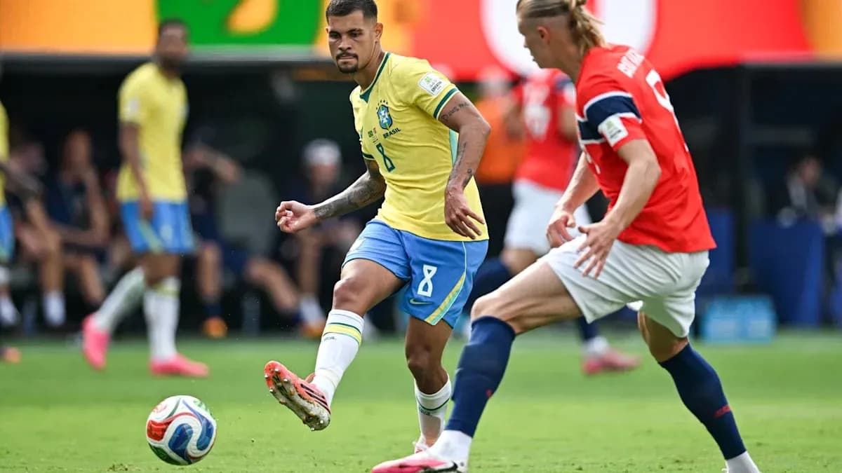 Jugador de Brasil pasando el balón en el partido Jugador de Brasil pasando el balón en el partido