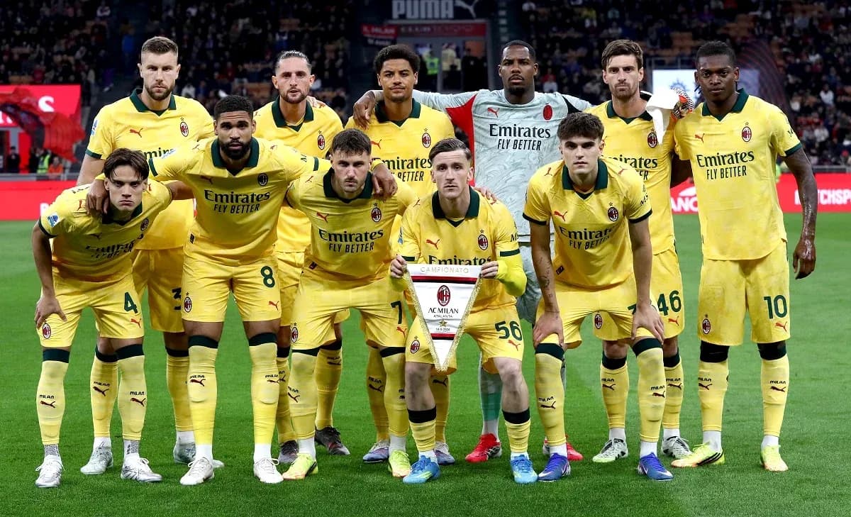 Equipo de AC Milan posando antes del partido Equipo de AC Milan posando antes del partido