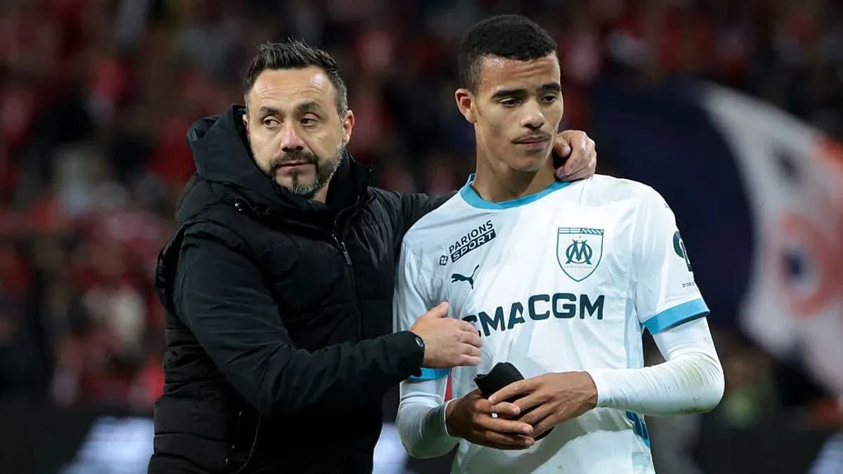 Entrenador y jugador del Olympique de Marsella tras el partido Entrenador y jugador del Olympique de Marsella tras el partido